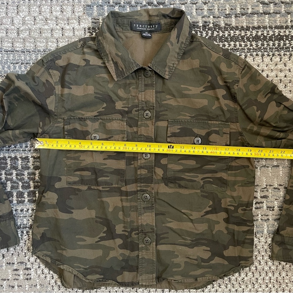 Sanctuary Standard Surplus Long Sleeve Camo Button Down Shirt, Size Extra Small - Picture 3 of 9